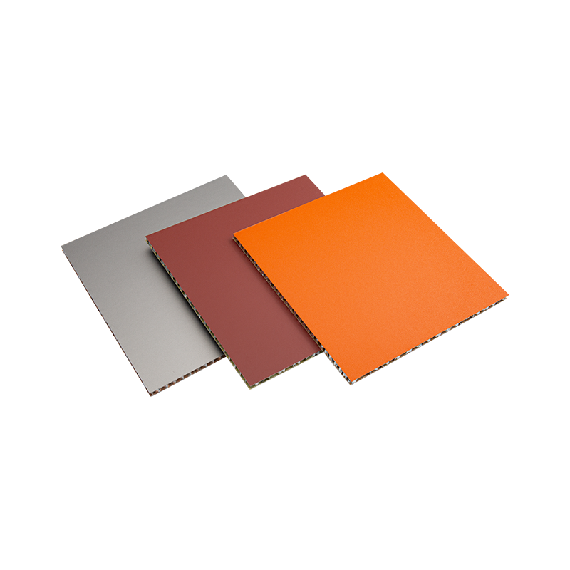 Ljudisolerade, ljudreducerande takpaneler av aluminium som är lätta att rengöra